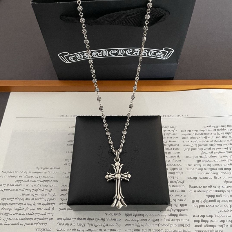 Ch**me He**ts necklaces